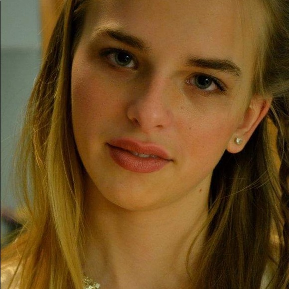 Meet your Posher, Emma - Picture 1 of 1